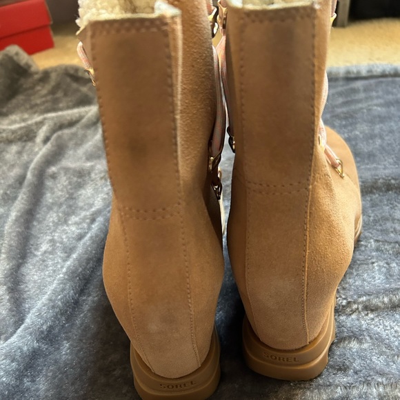 Women’s Sorel Tan Boots Size 10 - Picture 2 of 3